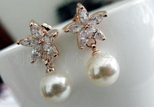 精致簡約，優雅百搭 A10420 18K金水晶花耳釘全解析